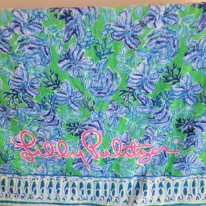 Lilly Pulitzer Tropical Floral Towel in Green & Blue